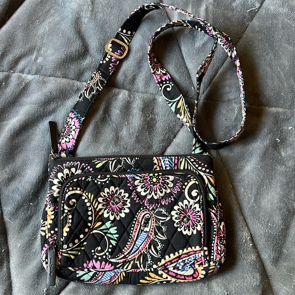 Vera Bradley Handbags - Vera Bradley Crossbody Handbag